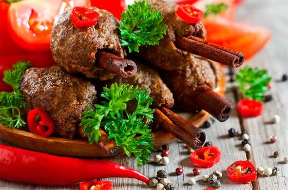 Meat rolls with spices and vegetables are an instance of proper nutrition